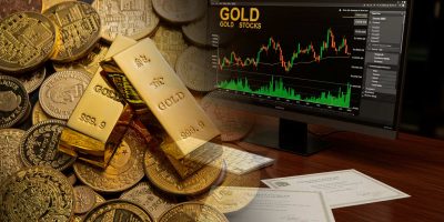 Gold-vs-Gold-Stocks